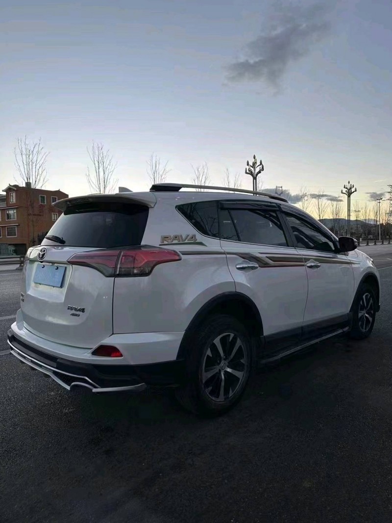 东营17年丰田RAV44