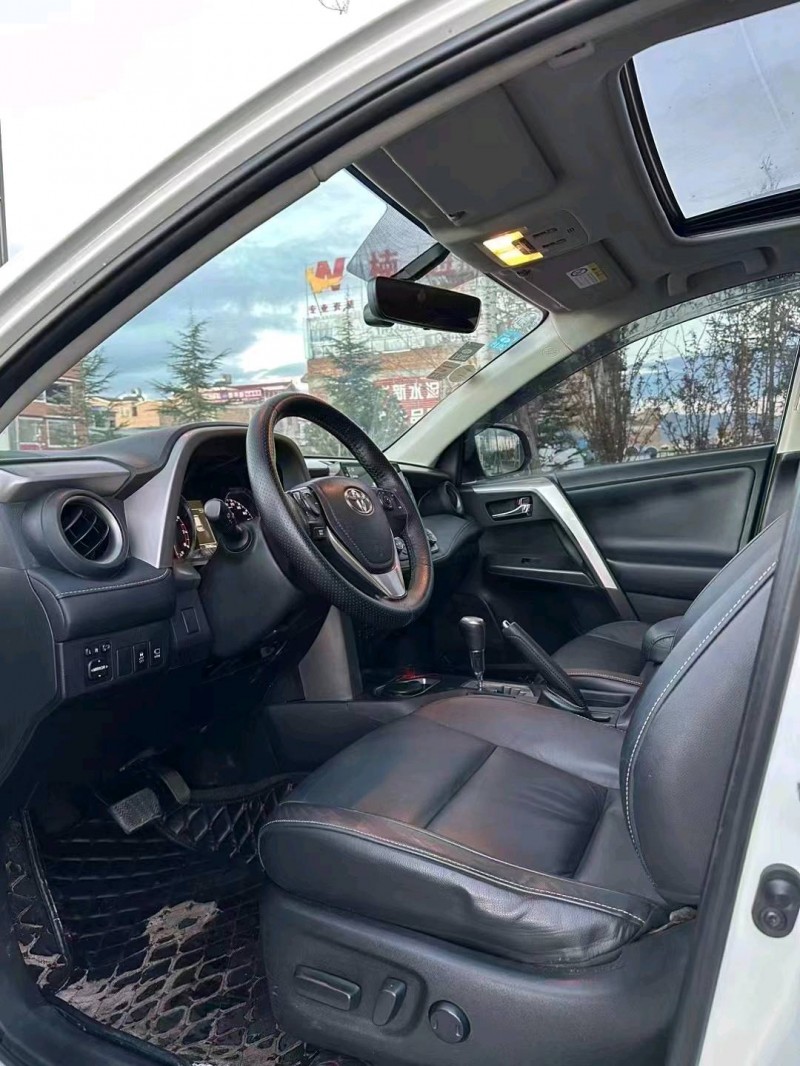 东营17年丰田RAV46