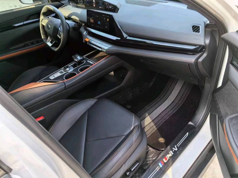 保定23年长安汽车UNI-V7