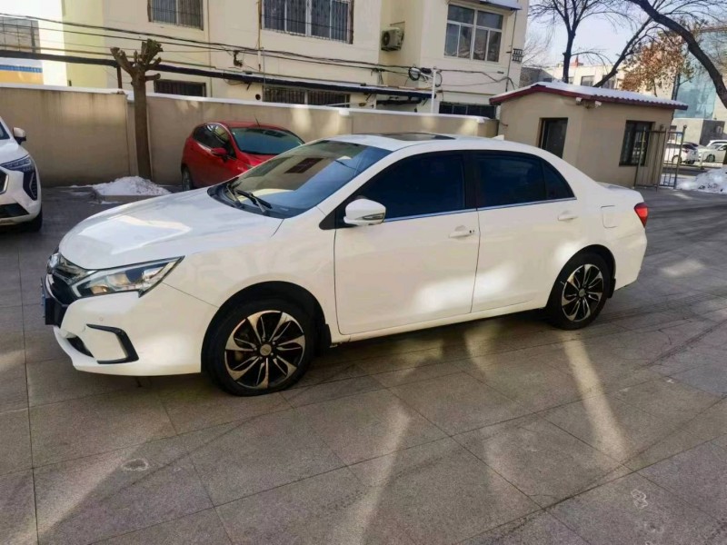 保定17年比亚迪秦2