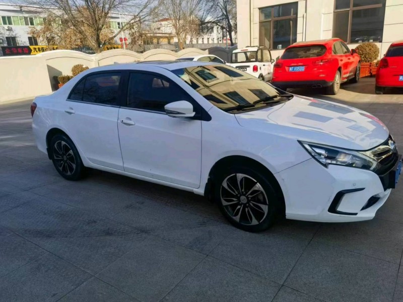 保定17年比亚迪秦3