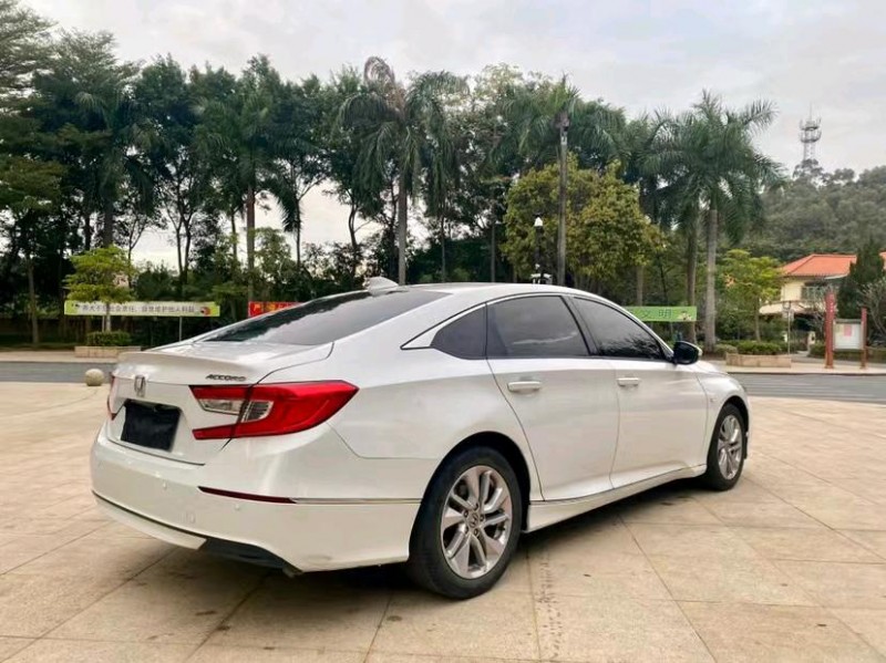 东莞19年本田雅阁8