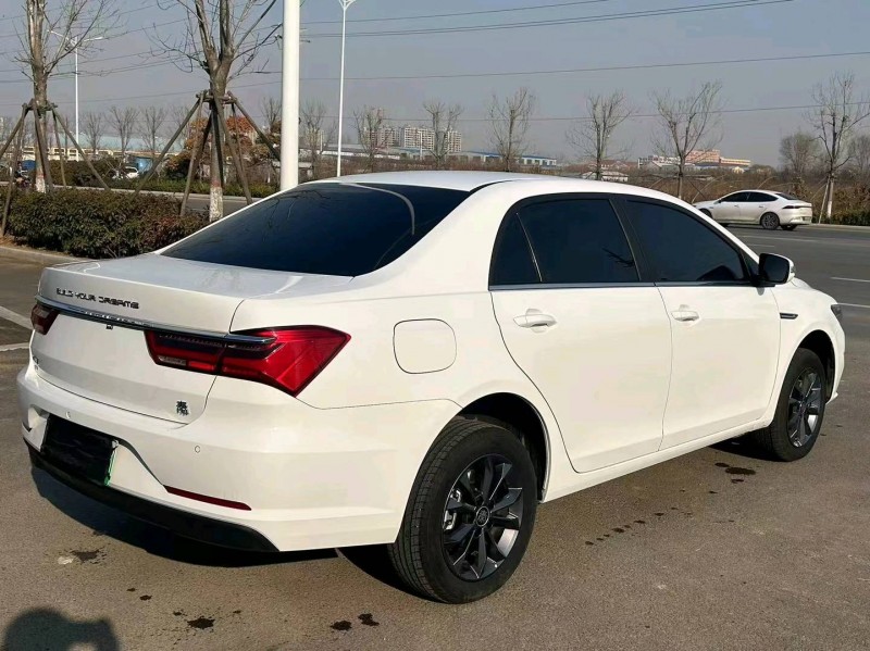 青岛23年比亚迪秦4