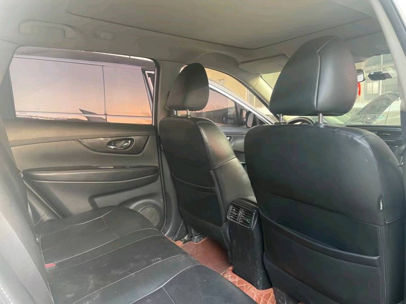 保定18年日产奇骏5