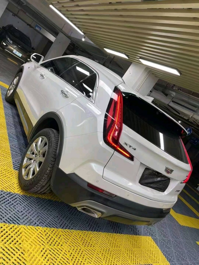 成都22年凯迪拉克XT46