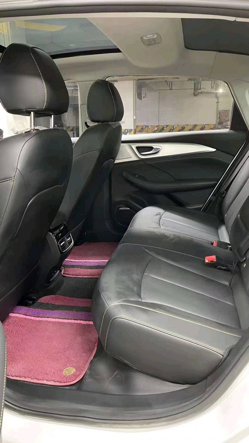 成都23年荣威i67