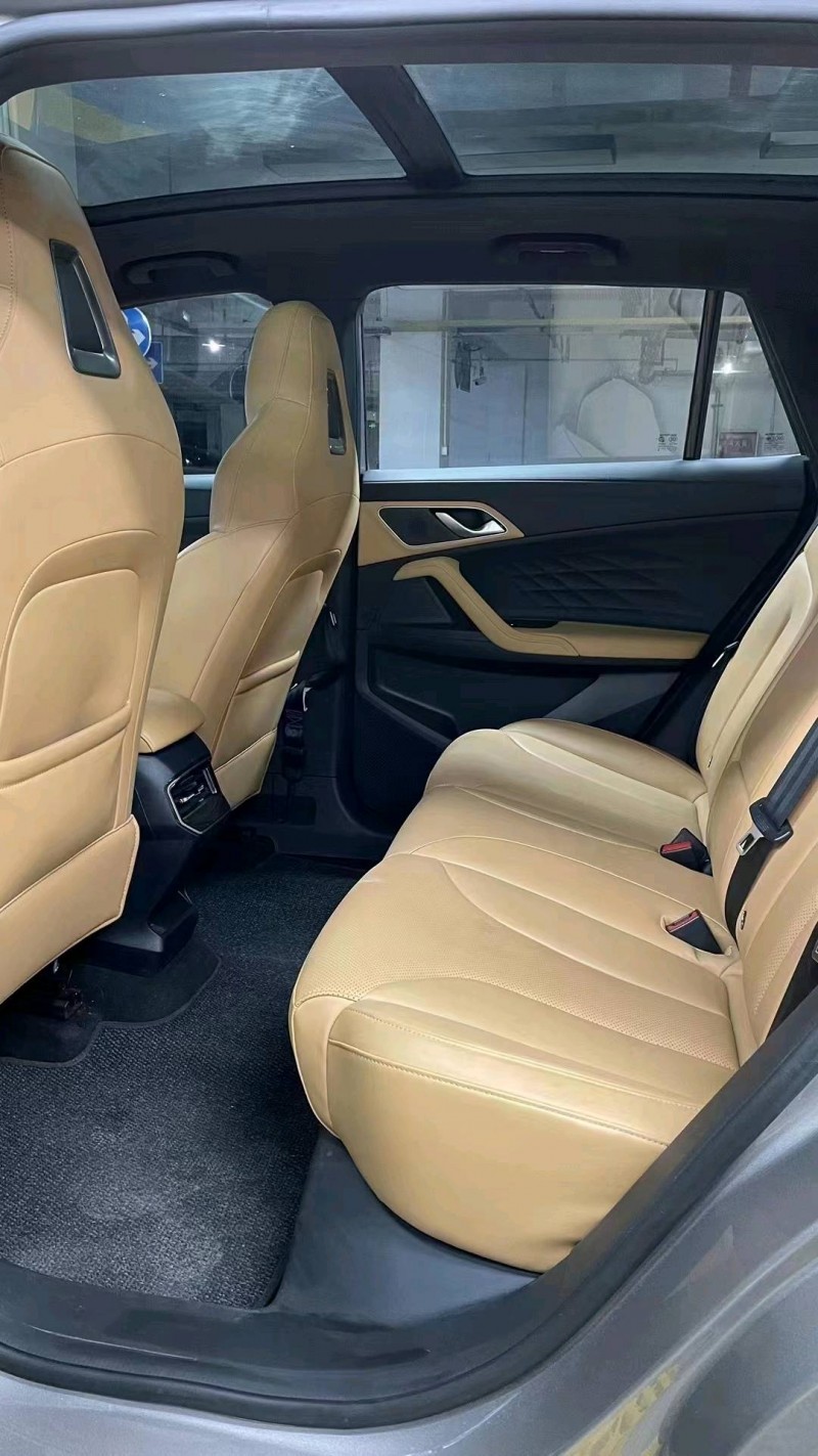 成都23年荣威RX57