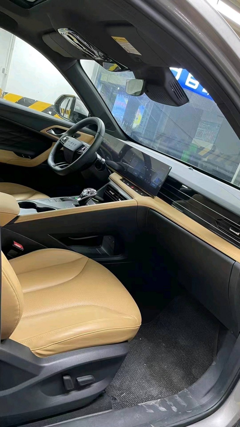 成都23年荣威RX58