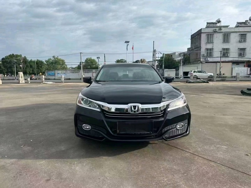 临沂17年本田雅阁1