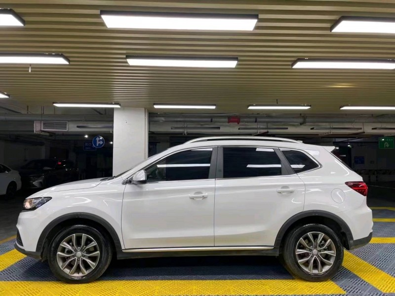 成都23年荣威RX54