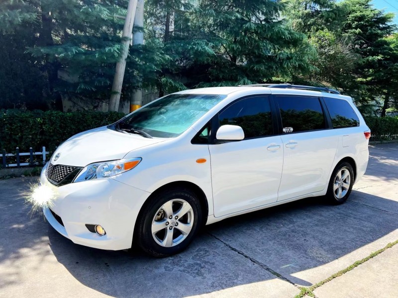 潍坊15年丰田塞纳3