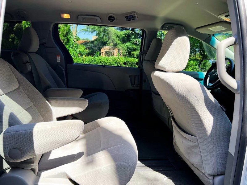 潍坊15年丰田塞纳8