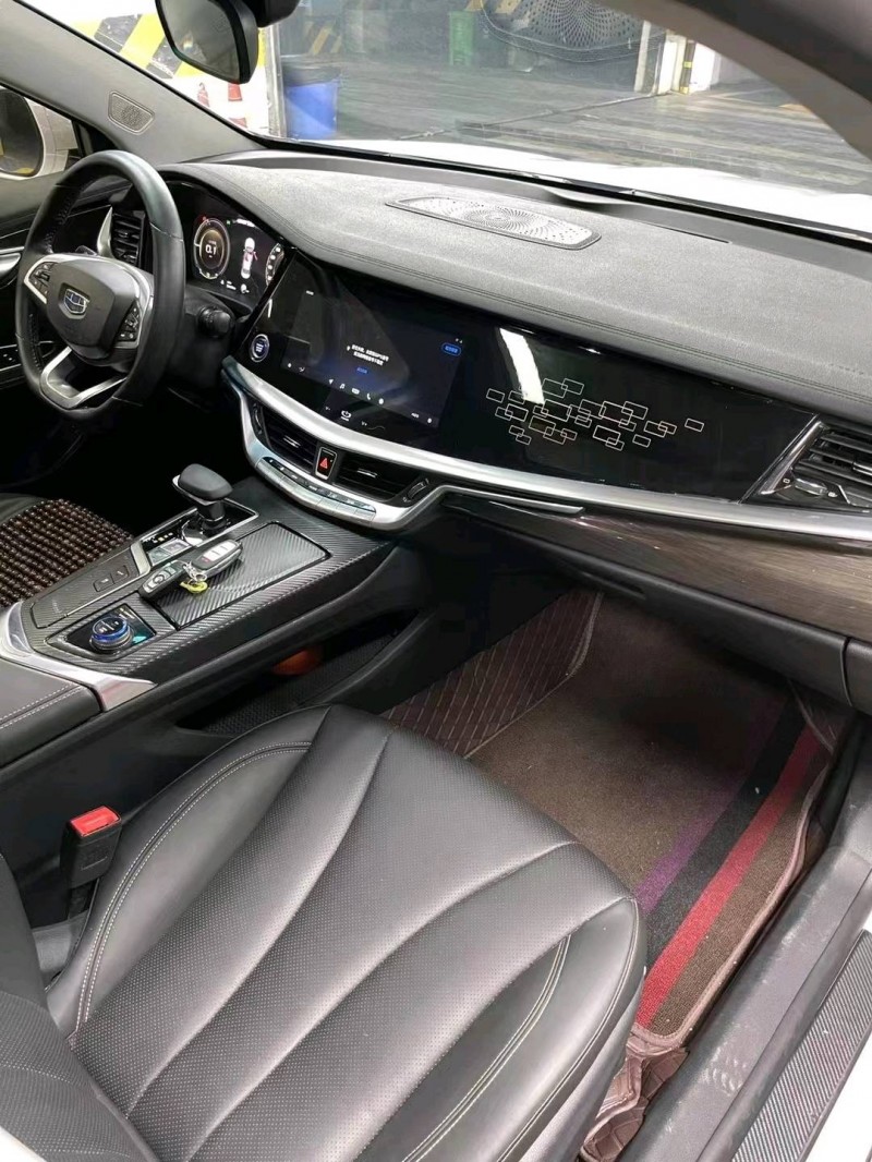 成都20年吉利博越8