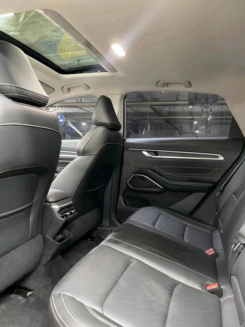 成都22年吉利帝豪7