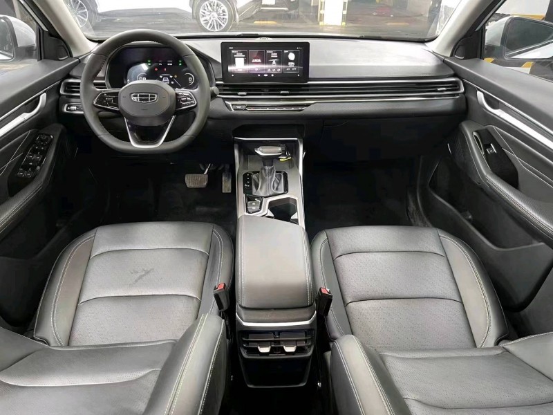 成都22年吉利帝豪9