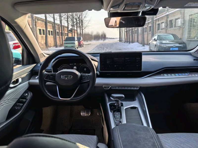 保定21年吉利星瑞8