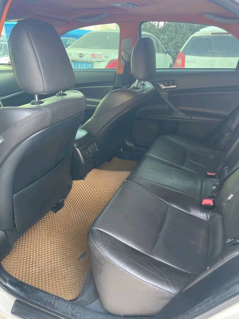 保定15年丰田锐志7