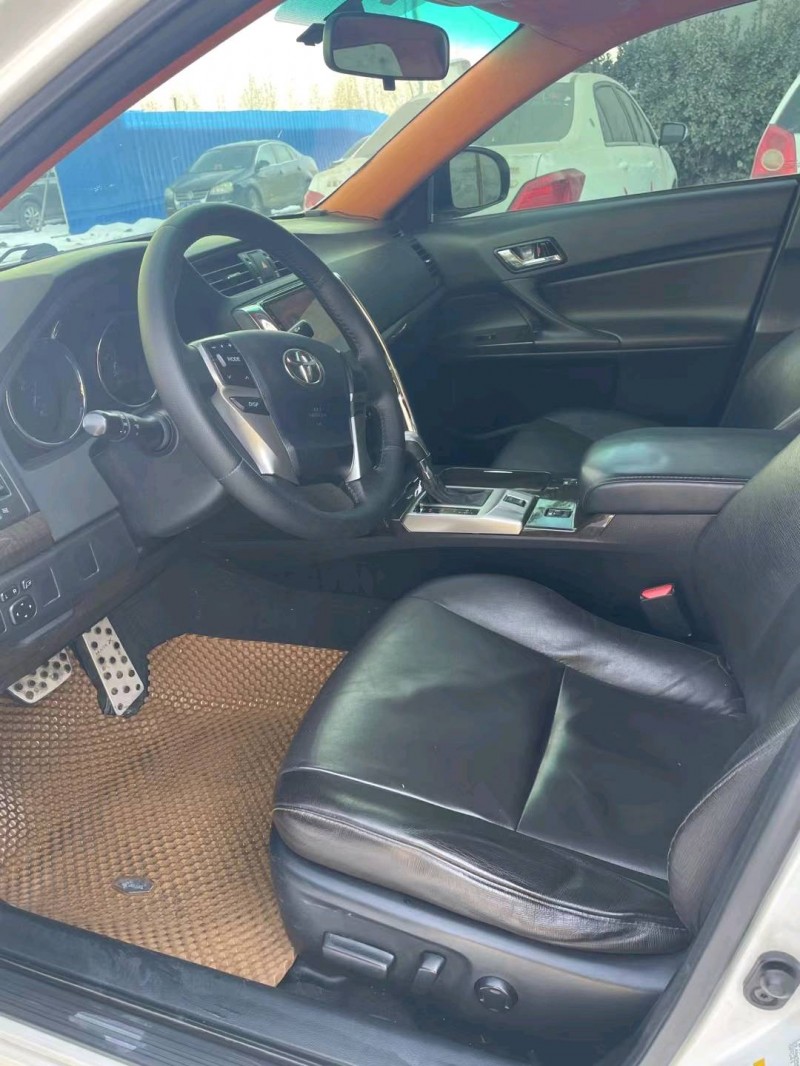 保定15年丰田锐志9