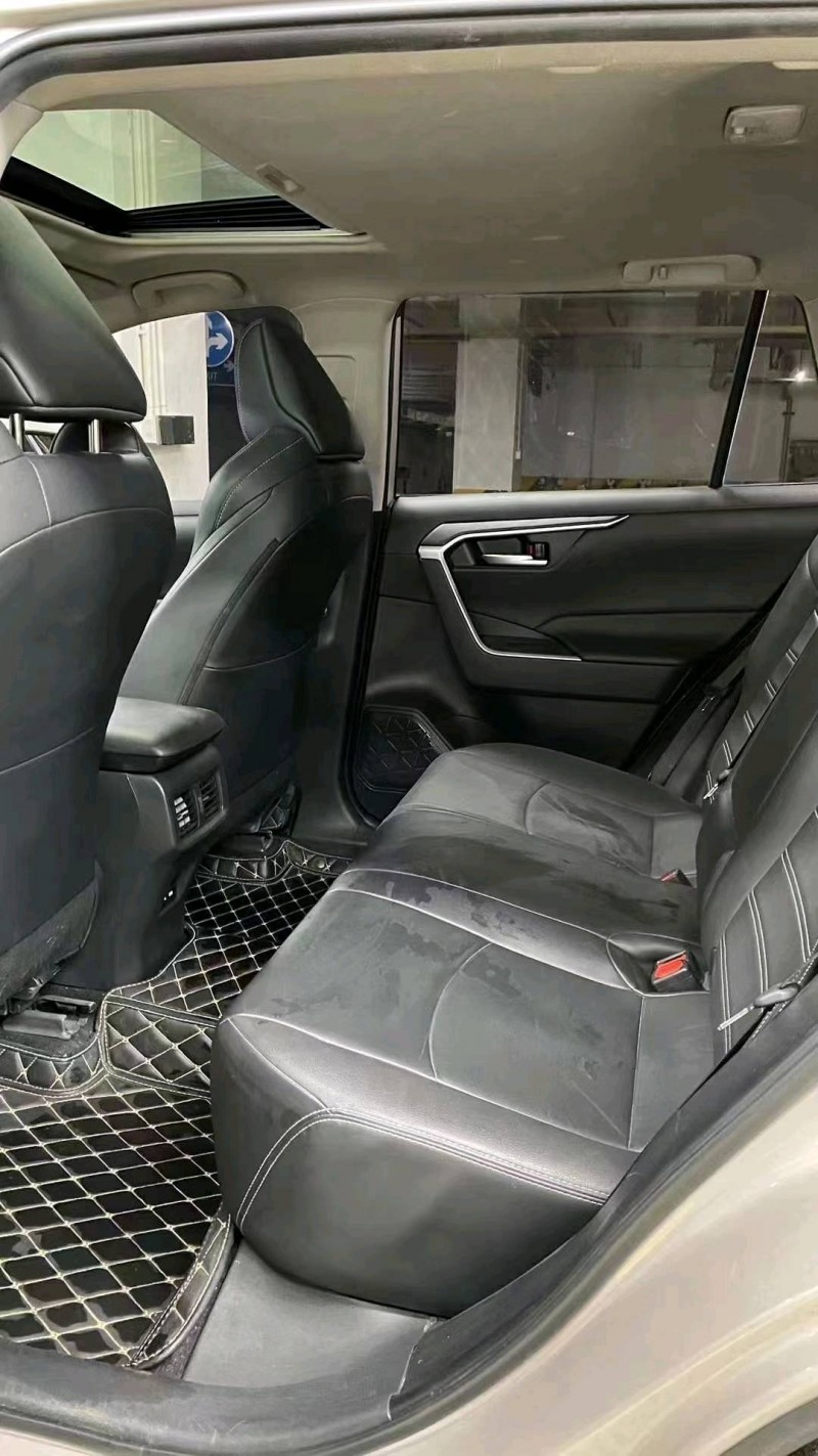 成都21年丰田威兰达7