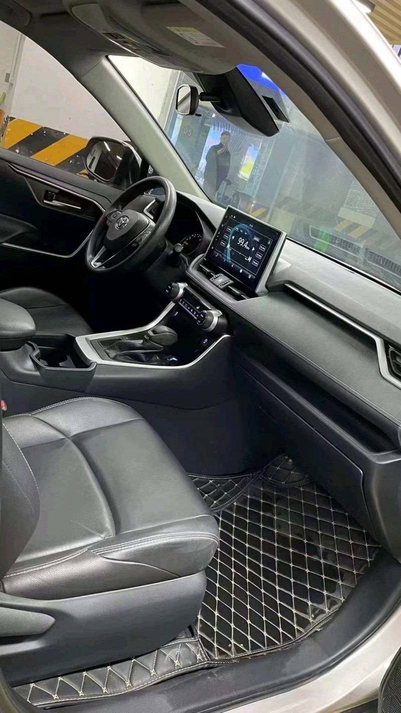 成都21年丰田威兰达8