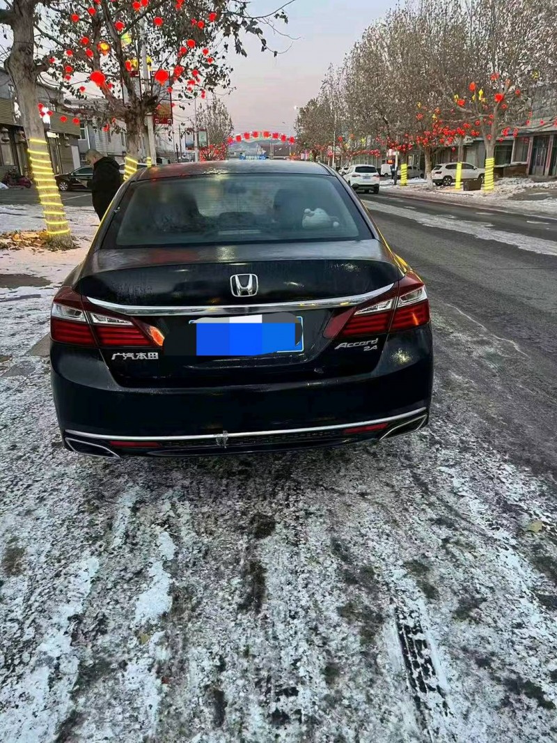 邢台17年本田雅阁3
