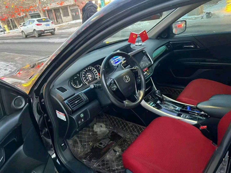 邢台17年本田雅阁6