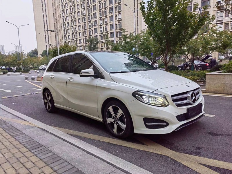 苏州17年奔驰B2