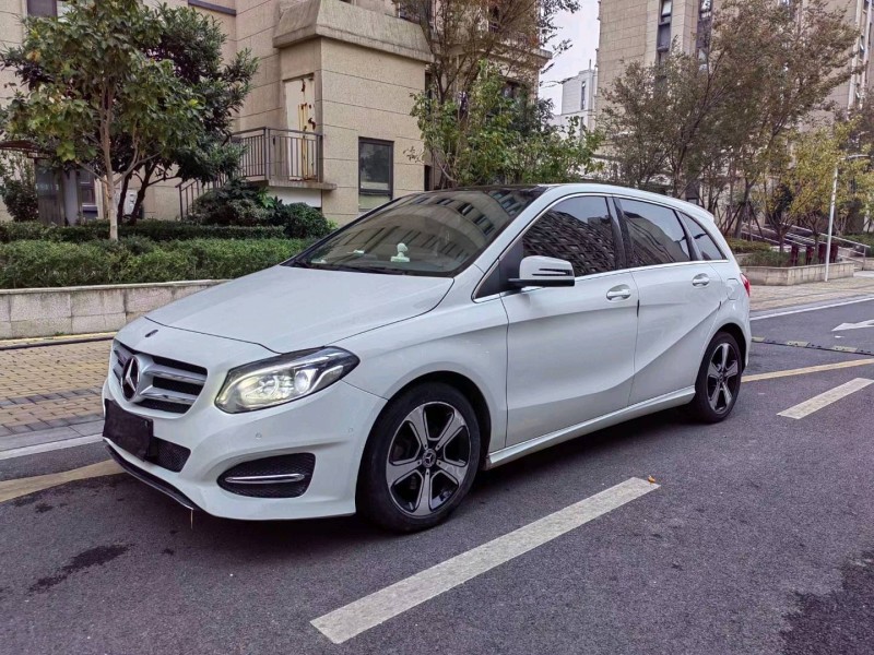 苏州17年奔驰B3