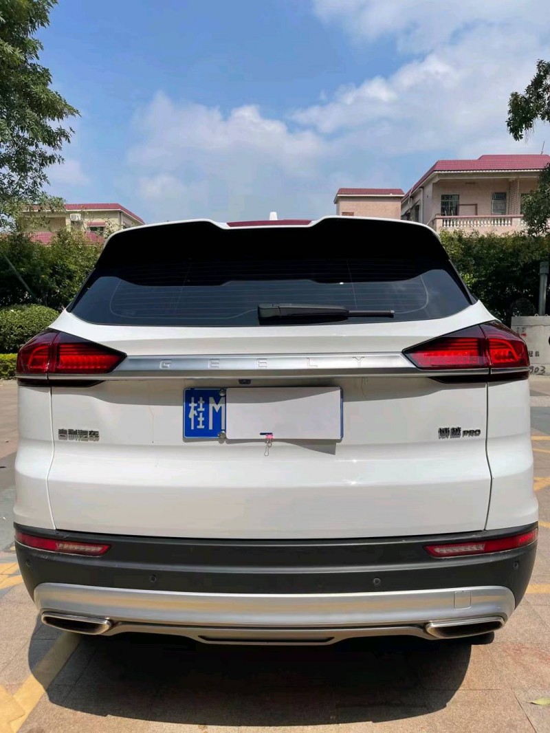 佛山20年吉利博越8