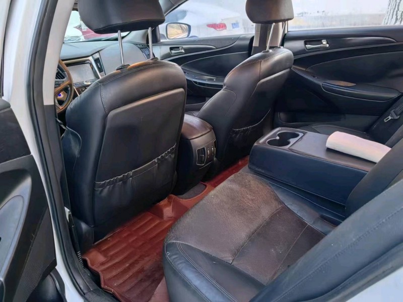 保定12年现代索纳塔八5