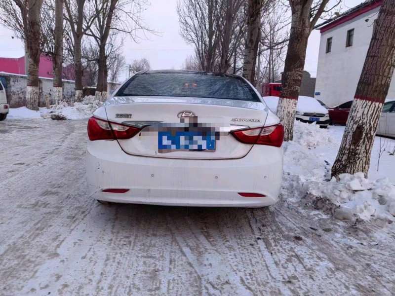 保定12年现代索纳塔八9