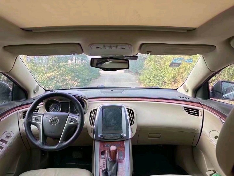 东营11年别克君越5