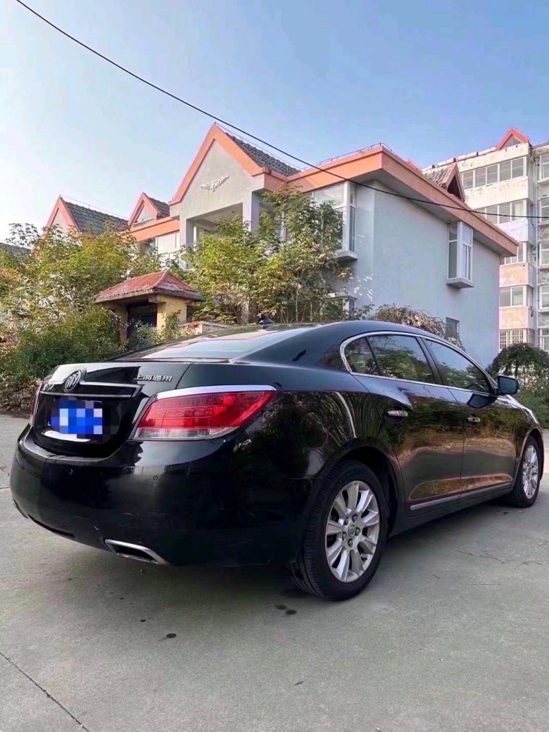 东营11年别克君越6