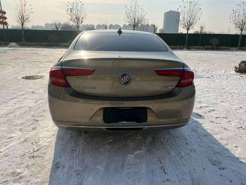 邢台17年别克君越5