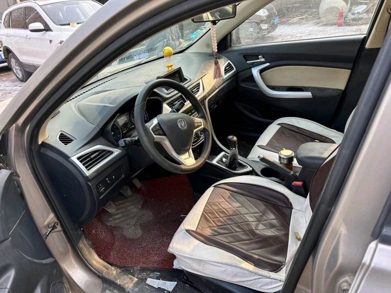 济宁17年长安汽车悦翔V75