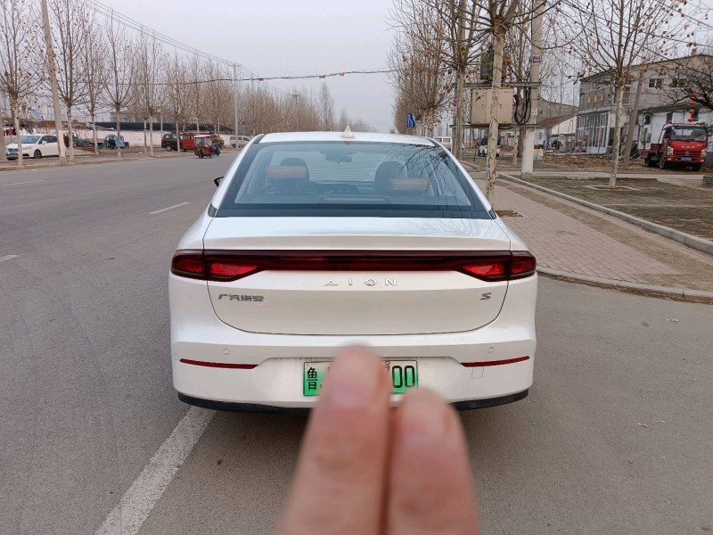 济宁23年传祺埃安S5806