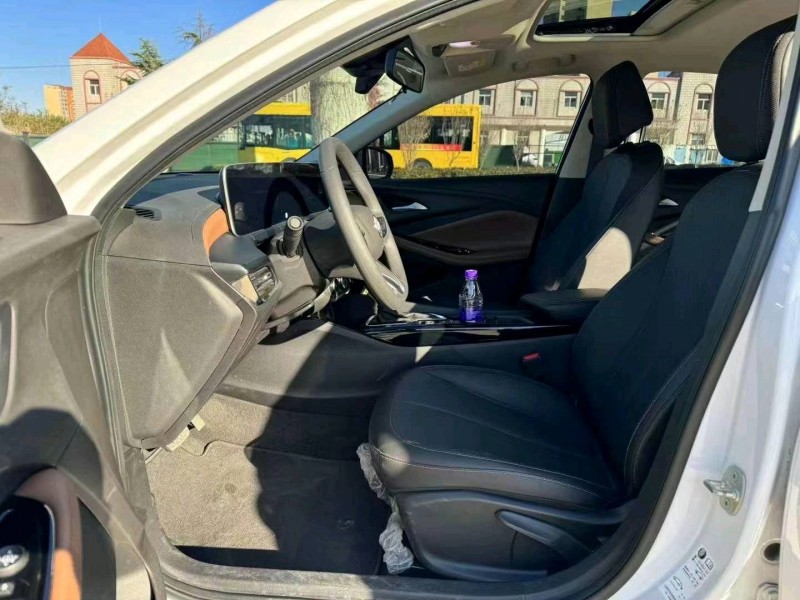 东营22年别克威朗4