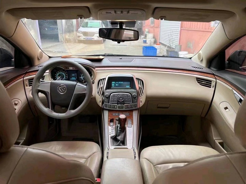 枣庄12年别克君越6