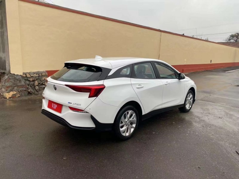 青岛23年别克微蓝5