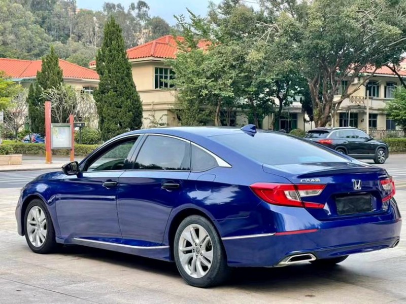 东莞18年本田雅阁8