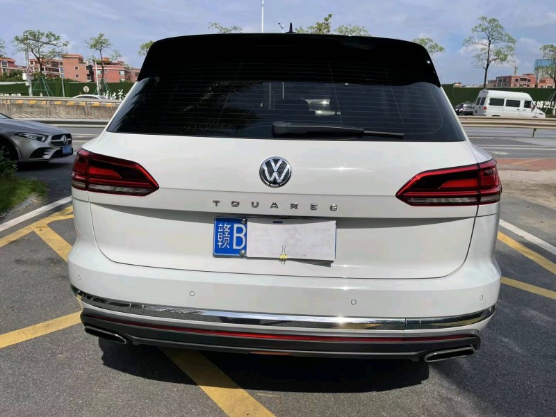 佛山19年大众途锐9