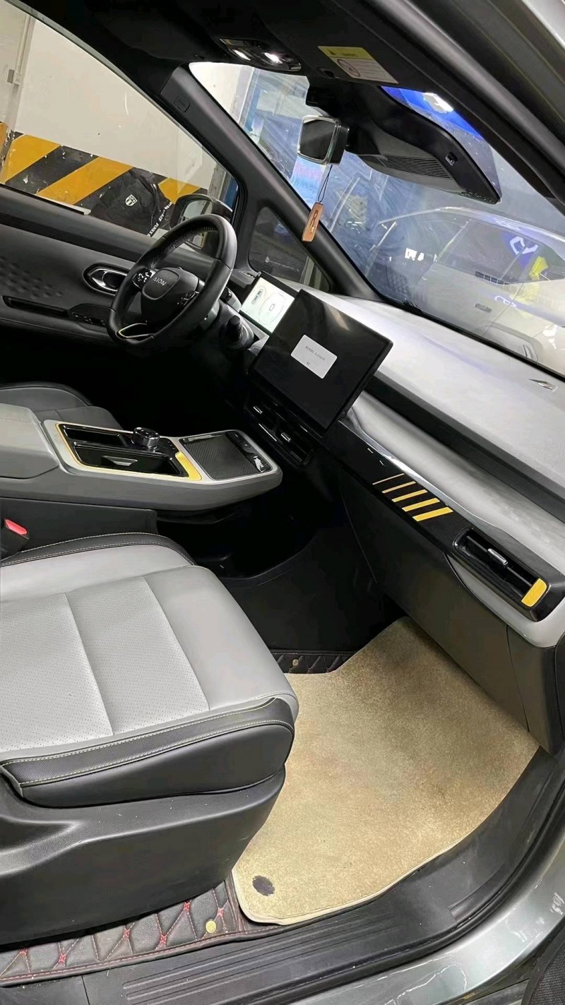 成都23年传祺埃安Y8