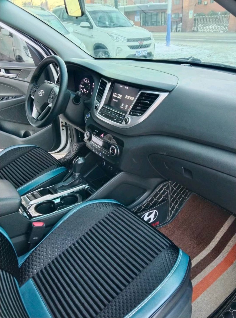 保定17年现代途胜5