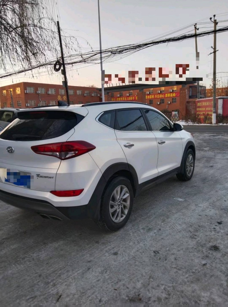 保定17年现代途胜8