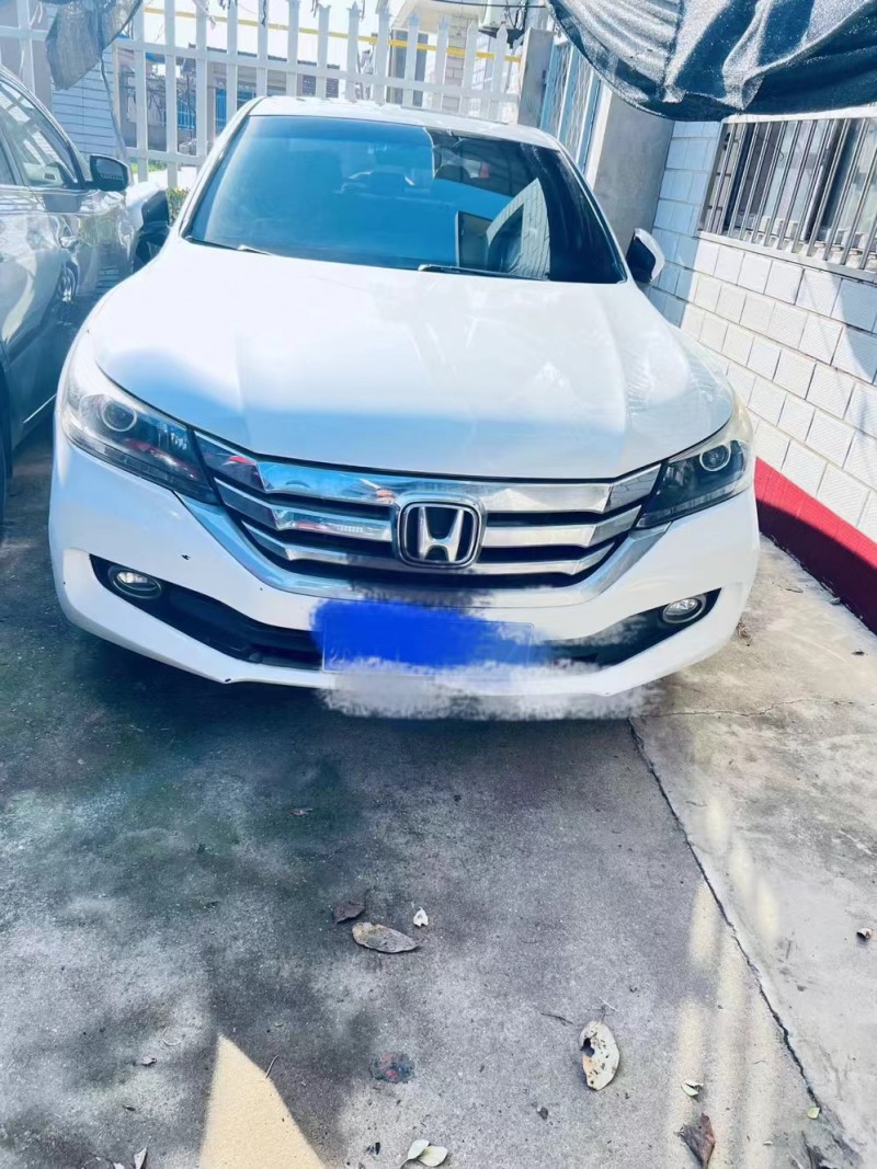 青岛15年本田雅阁1