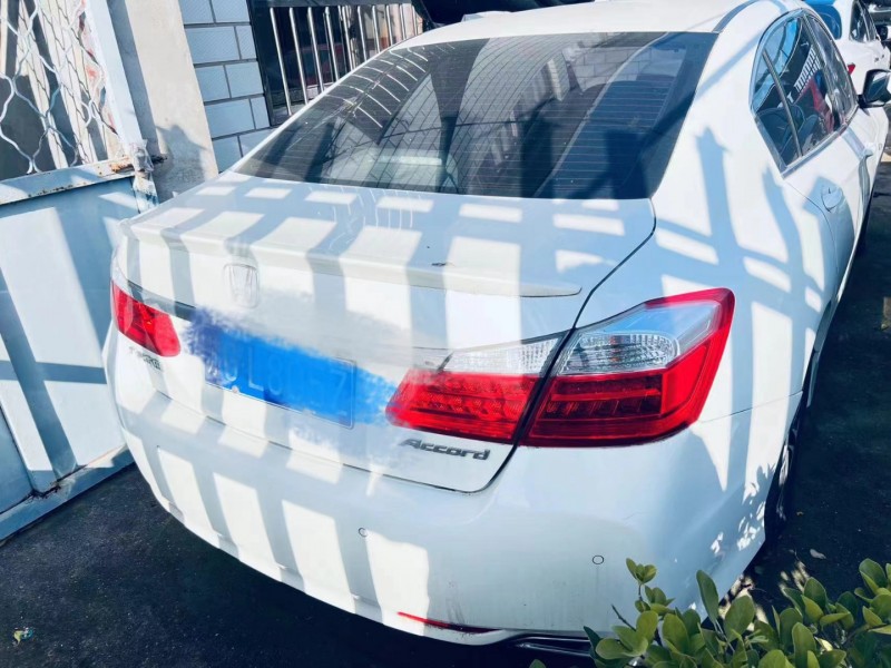 青岛15年本田雅阁4