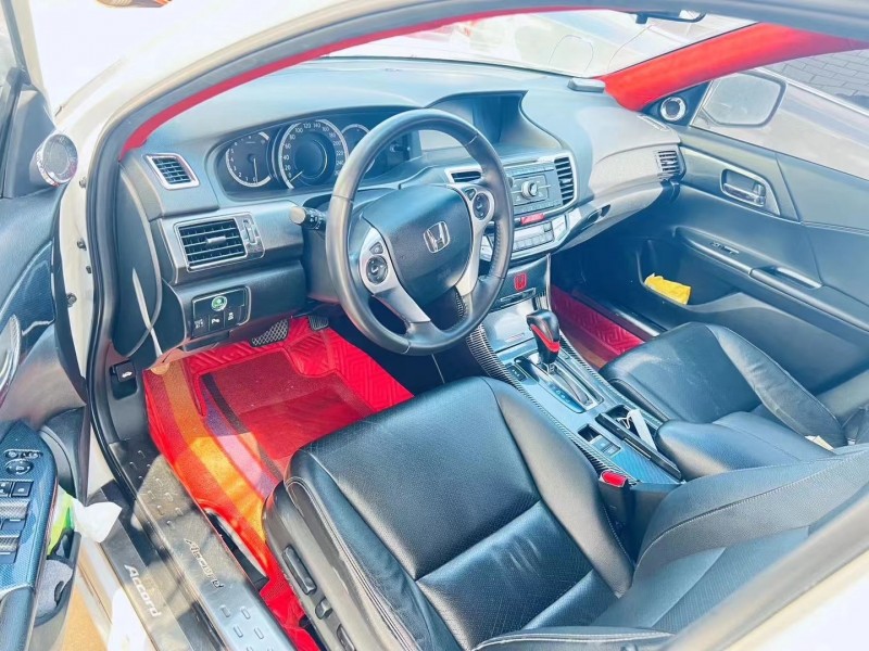 青岛15年本田雅阁7