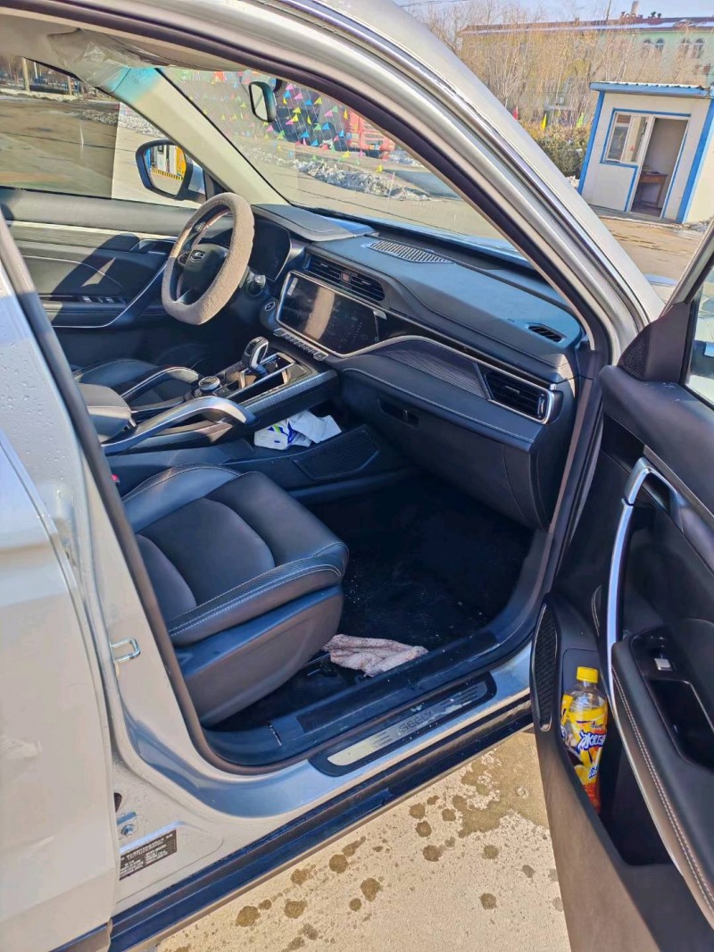 保定21年吉利博越4