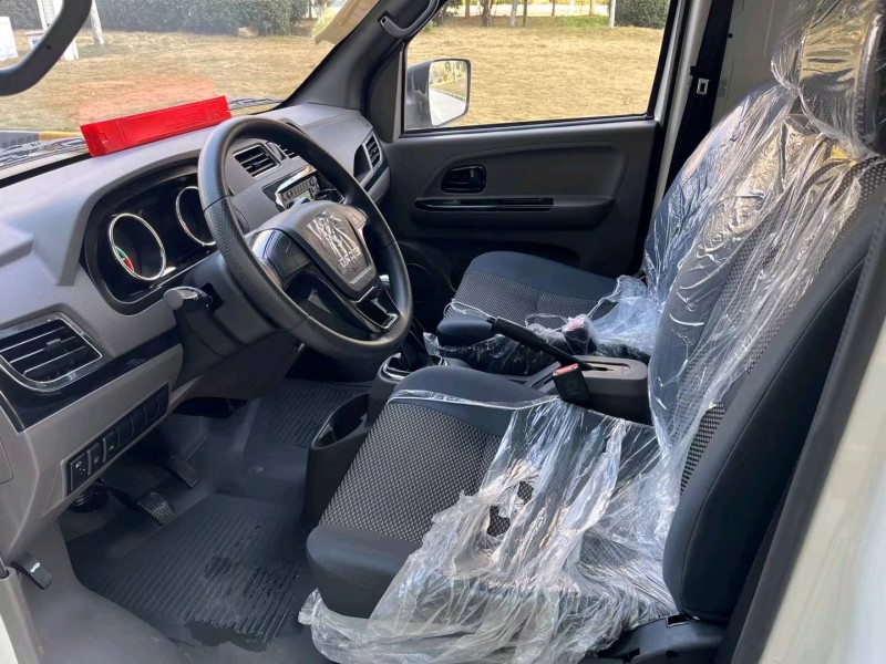 武汉23年东风御风8