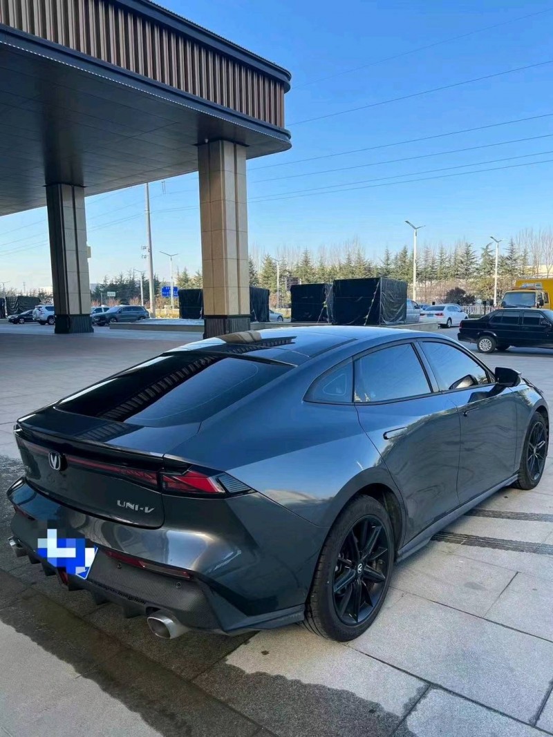 东营23年长安汽车UNI-V4